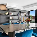 Luxury One Bedroom Apartment - Coasthm