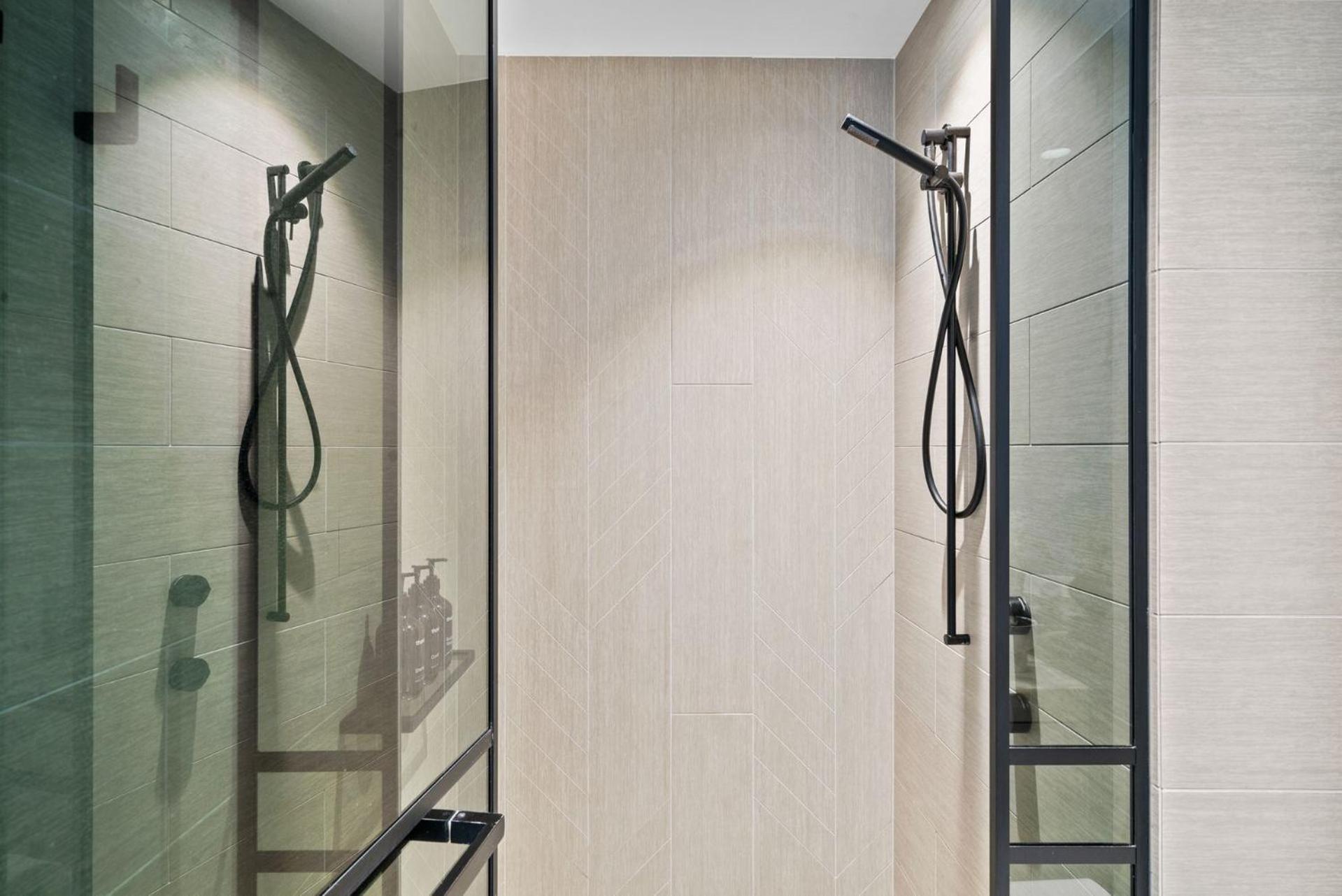 Luxury One Bedroom * Gold Coast