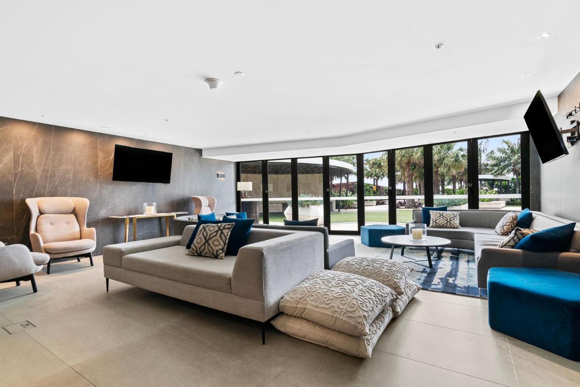 Luxury One Bedroom *