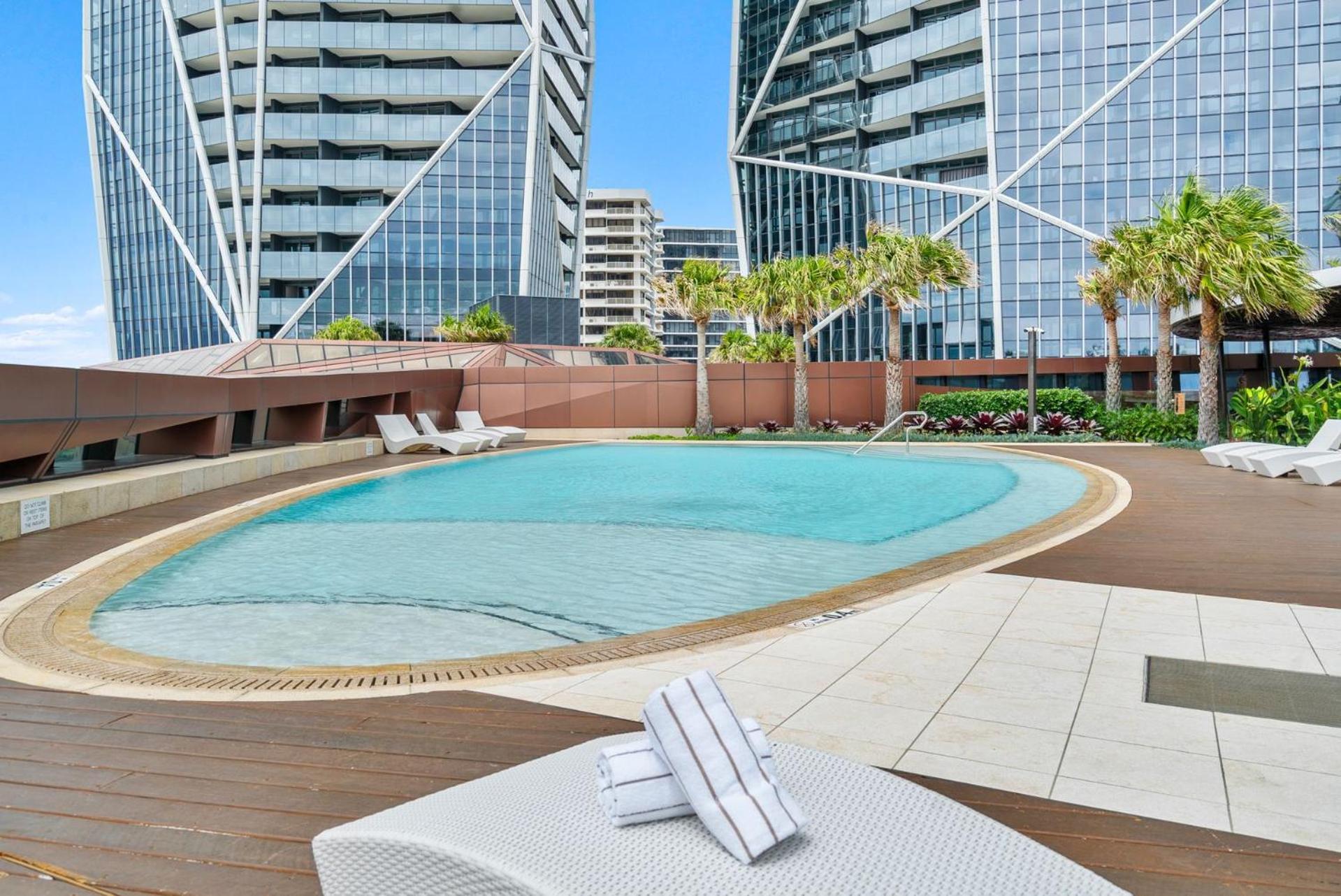Luxury One Bedroom Apartment *