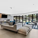 Luxury One Bedroom Apartment - Coasthm