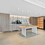 Luxury One Bedroom Apartment - Coasthm