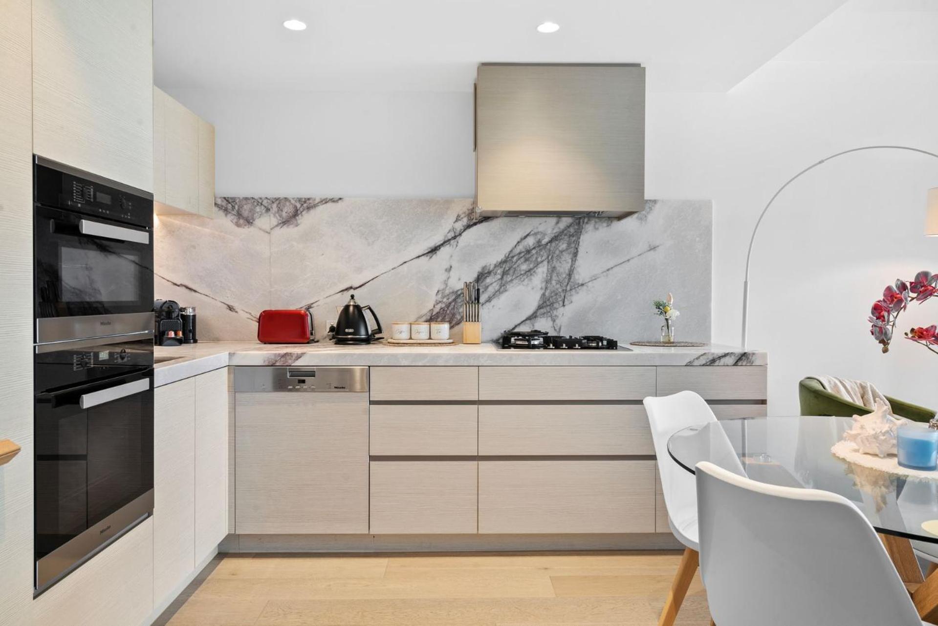 Luxury One Bedroom Apartment
